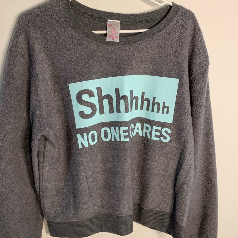 grey sweatshirt